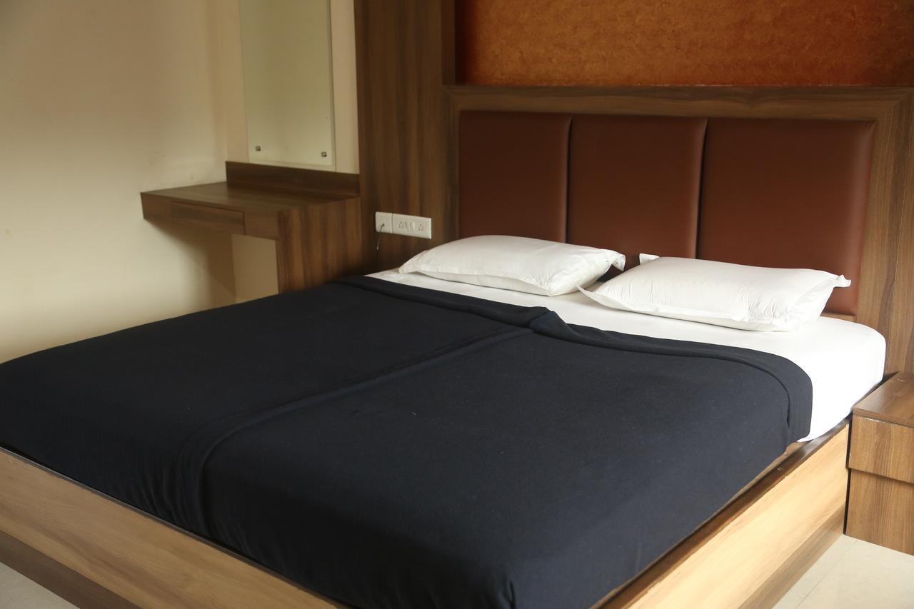 Hotel Dwaraka Paradise Hyderabad Exterior photo