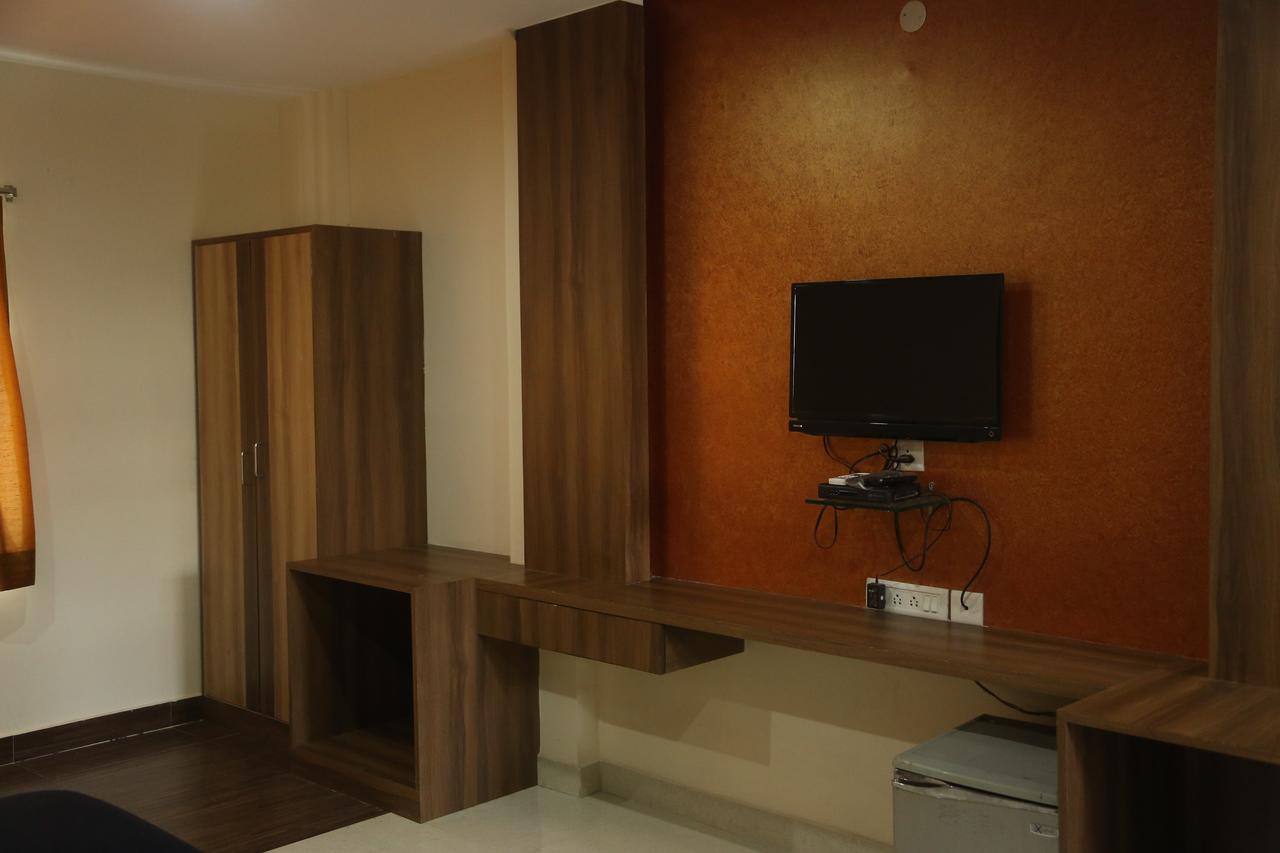 Hotel Dwaraka Paradise Hyderabad Exterior photo