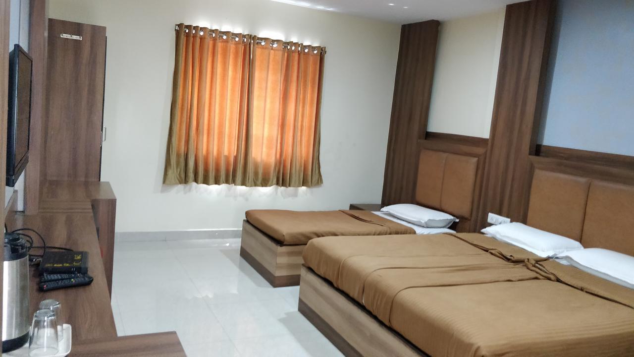 Hotel Dwaraka Paradise Hyderabad Exterior photo